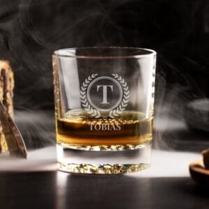 Personlig Spiegelau whiskyglass med gravering - Bokstav, Navn & Krans